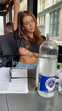 Sara Showing Off Her Sexy Underboobs At Lunch'