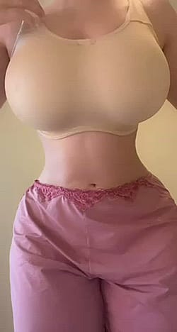 I Love Taking Off My Sports Bra And Letting My Huge Natural Titties Free [drop]'