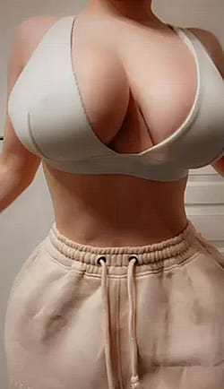 5’1 With Some Big Natural Titties [drop]'