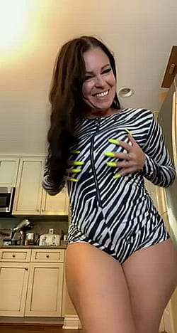 Almost 50 With DDs & 43” Of Ass For You To Cum Inside… Would You Play With Me?'
