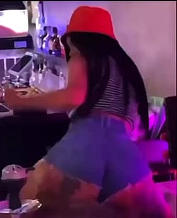 Twerking In Club'
