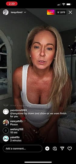 Horny Milf Showing Off'