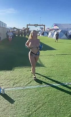 Flashing At The Festival'