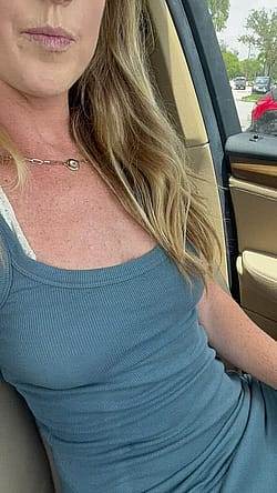 Horny Mom In The Grocery Parking Lot ;)'