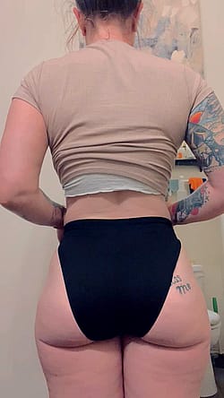 I love making my ass jiggle'