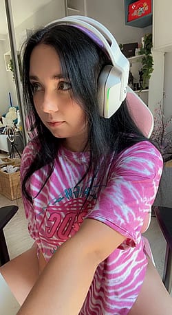 Can I be your gamer girlfriend?'